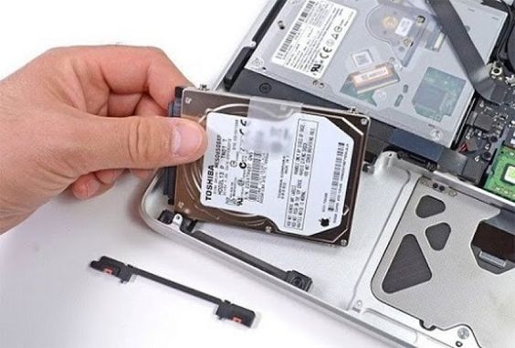 thay ổ cứng HDD sẽ giúp nâng cấp bộ nhớ lưu trữ cho máy tính